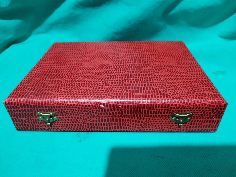 Caseta cu 12 cutite franceze Guy Degrenne